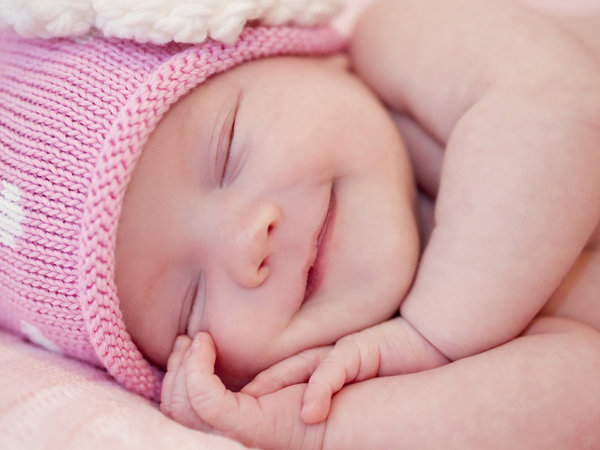 Bé sơ sinh ngủ mấy tiếng một ngày là đủ?