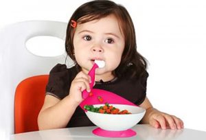Chế độ dinh dưỡng cho bé 1 tuổi 