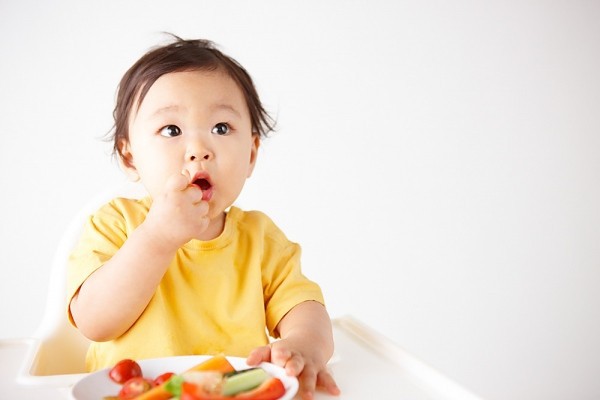 Chế độ dinh dưỡng cho bé 1 tuổi 